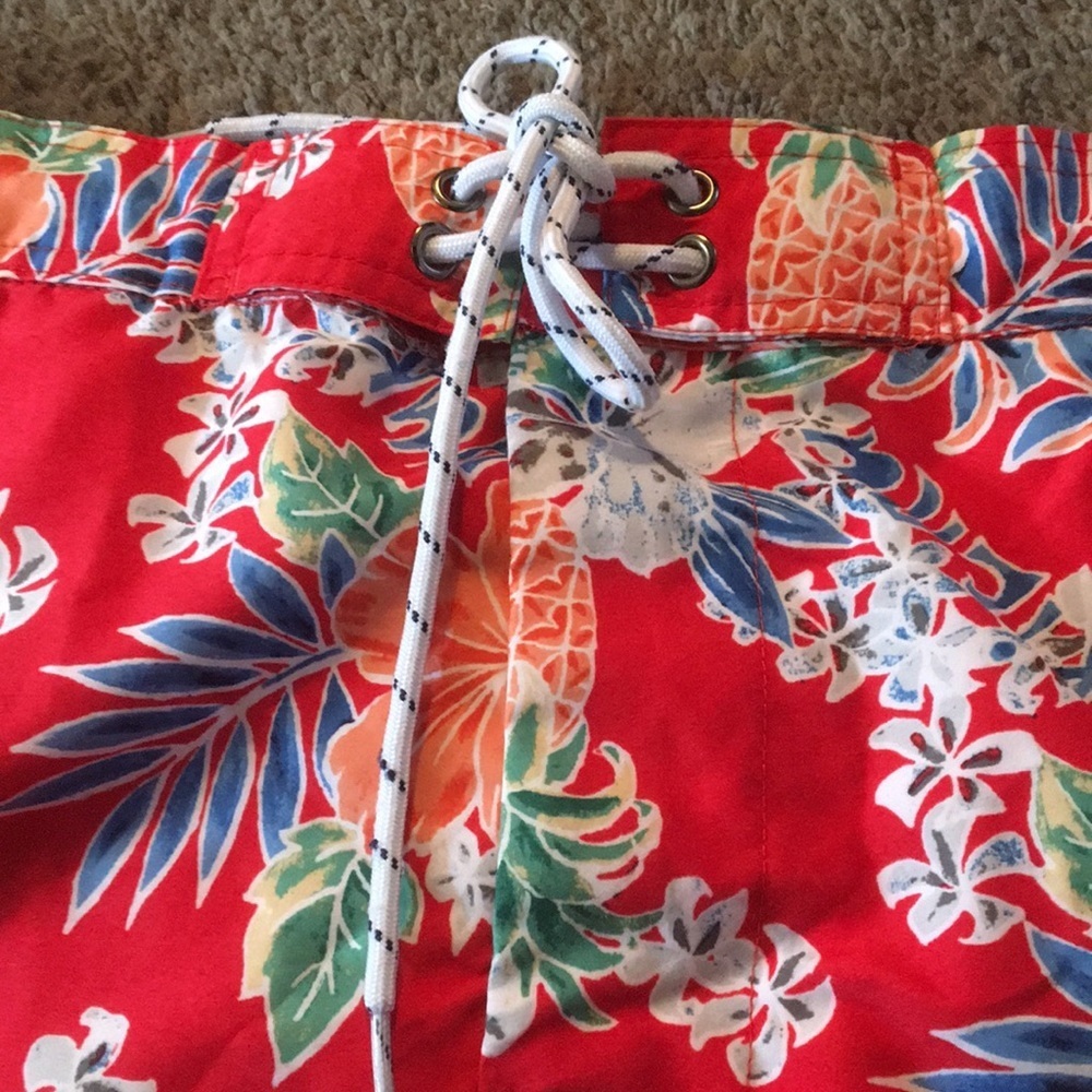 St. John’s Bay Men’s Hawaiian Print Swim Trunks - Picture 2 of 5